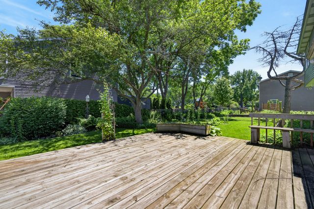 241 Wakefield Lane, Geneva, IL 60134
