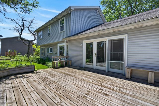 241 Wakefield Lane, Geneva, IL 60134