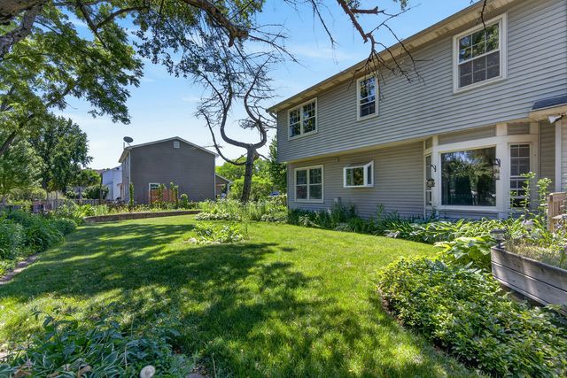 241 Wakefield Lane, Geneva, IL 60134