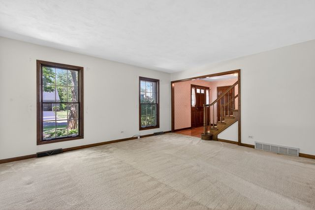 241 Wakefield Lane, Geneva, IL 60134