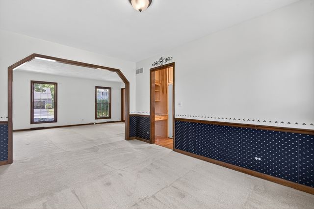 241 Wakefield Lane, Geneva, IL 60134
