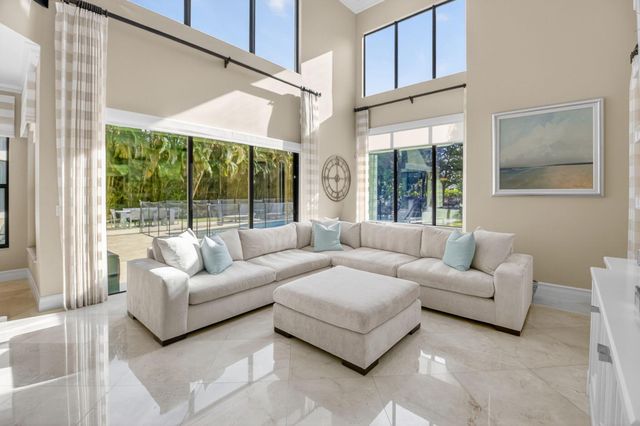 8277 Hawks Gully Avenue, Delray Beach, FL 33446