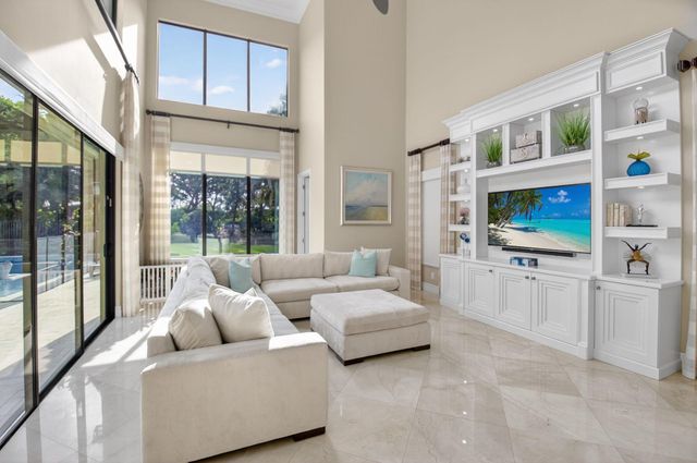 8277 Hawks Gully Avenue, Delray Beach, FL 33446