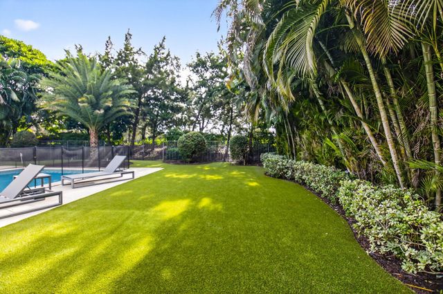 8277 Hawks Gully Avenue, Delray Beach, FL 33446