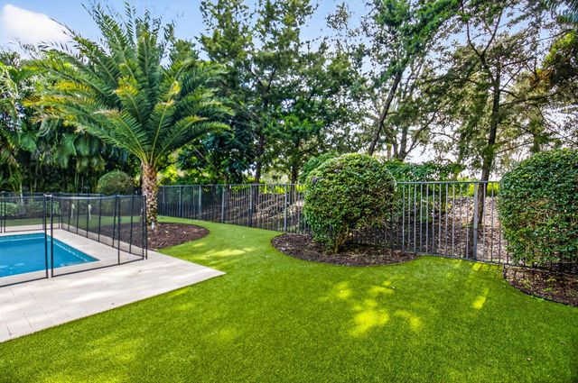 8277 Hawks Gully Avenue, Delray Beach, FL 33446
