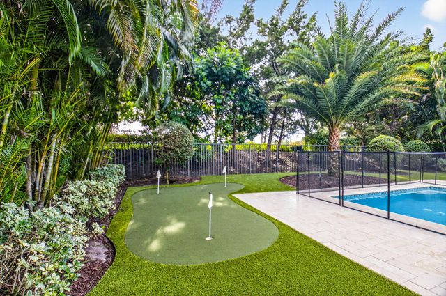 8277 Hawks Gully Avenue, Delray Beach, FL 33446