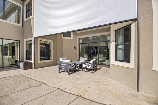 8277 Hawks Gully Avenue, Delray Beach, FL 33446