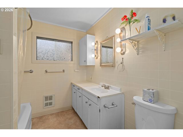 1643 CEDAR St, Forest Grove, OR 97116