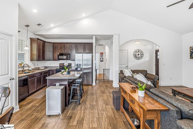 572 Forden Drive, Wellford, SC 29385