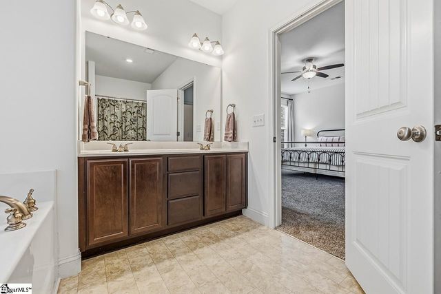 572 Forden Drive, Wellford, SC 29385