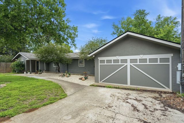5987 Hwy 27, Center Point, TX 78010