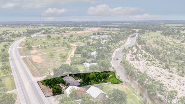 5987 Hwy 27, Center Point, TX 78010