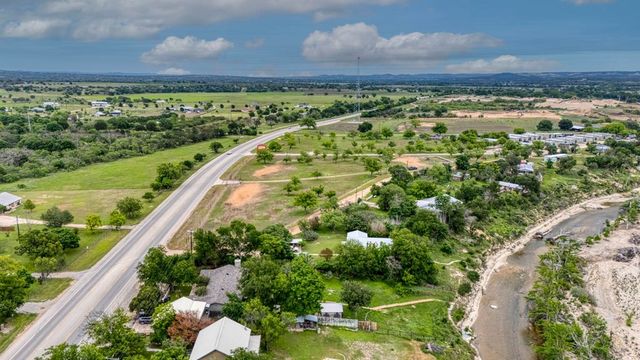 5987 Hwy 27, Center Point, TX 78010