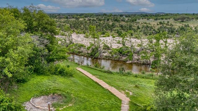 5987 Hwy 27, Center Point, TX 78010
