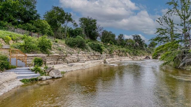 5987 Hwy 27, Center Point, TX 78010