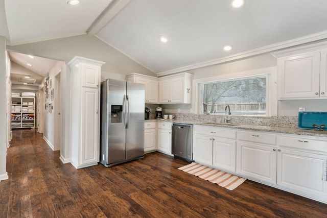 5987 Hwy 27, Center Point, TX 78010