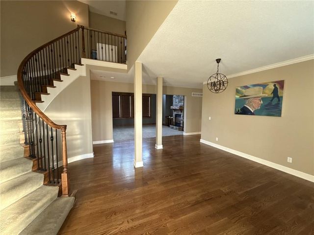 5739 NE Timber Hills Drive, Lee's Summit, MO 64064