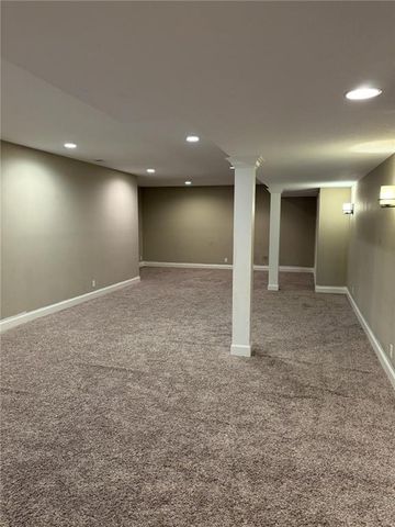 5739 NE Timber Hills Drive, Lee's Summit, MO 64064