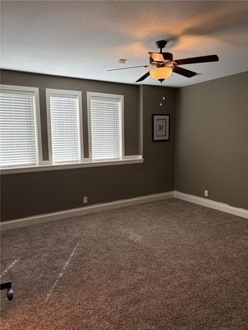 5739 NE Timber Hills Drive, Lee's Summit, MO 64064