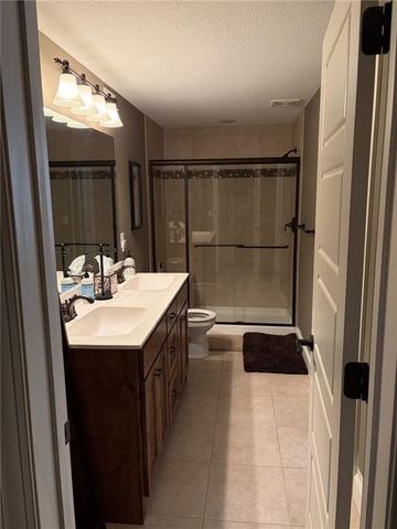 5739 NE Timber Hills Drive, Lee's Summit, MO 64064