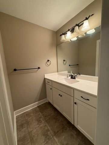 5739 NE Timber Hills Drive, Lee's Summit, MO 64064