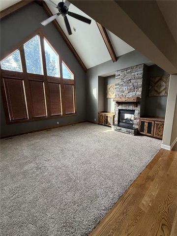 5739 NE Timber Hills Drive, Lee's Summit, MO 64064