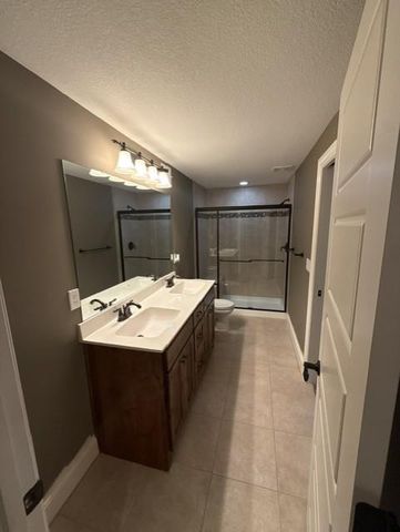 5739 NE Timber Hills Drive, Lee's Summit, MO 64064
