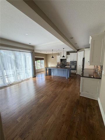 5739 NE Timber Hills Drive, Lee's Summit, MO 64064