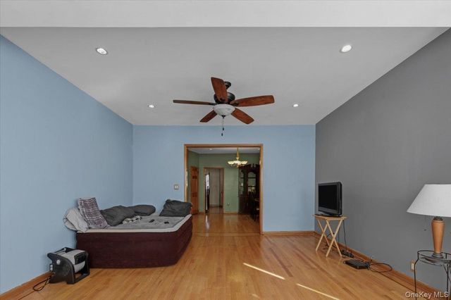 7535 60th Place, Glendale, NY 11385