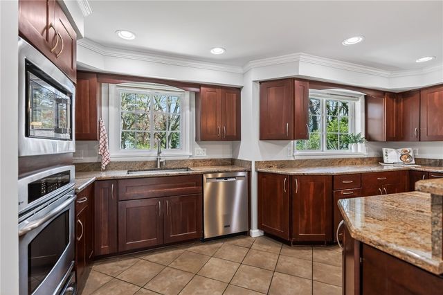 340 Village Lane, Brighton, NY 14610