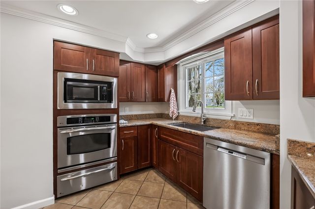 340 Village Lane, Brighton, NY 14610