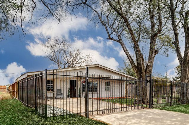 4815 Edfield Street, Houston, TX 77033
