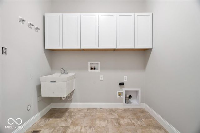 1524 Anon Court, Greenwood, IN 46143