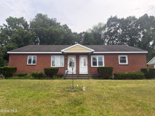 5 Saybrook Drive B, Colonie, NY 12110
