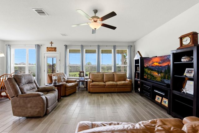 693 Forest Bend Lane, La Marque, TX 77568