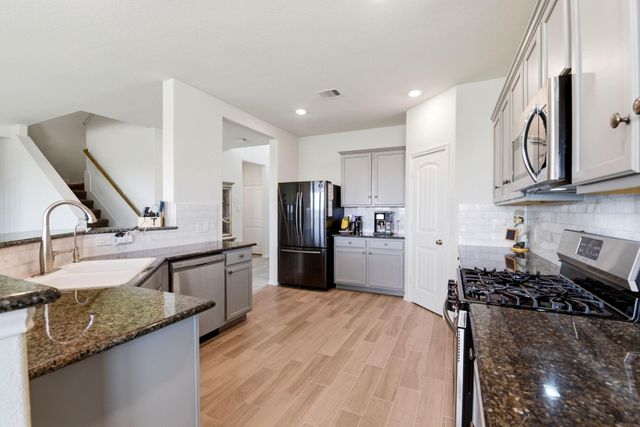 693 Forest Bend Lane, La Marque, TX 77568