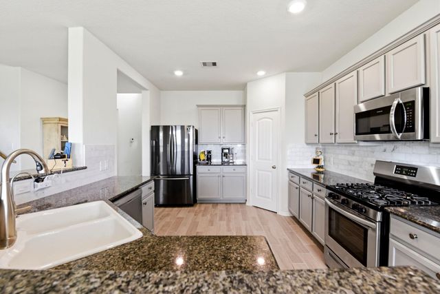 693 Forest Bend Lane, La Marque, TX 77568