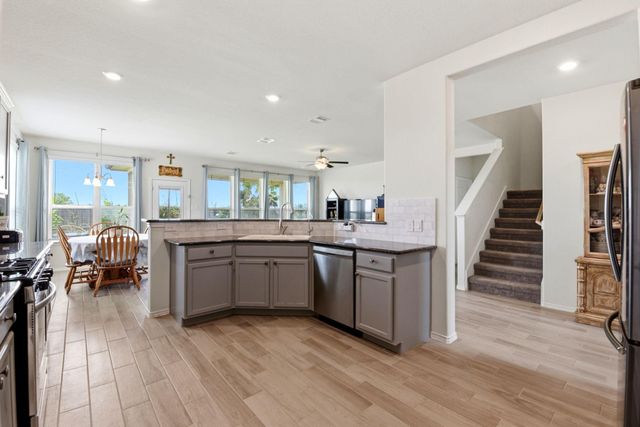 693 Forest Bend Lane, La Marque, TX 77568