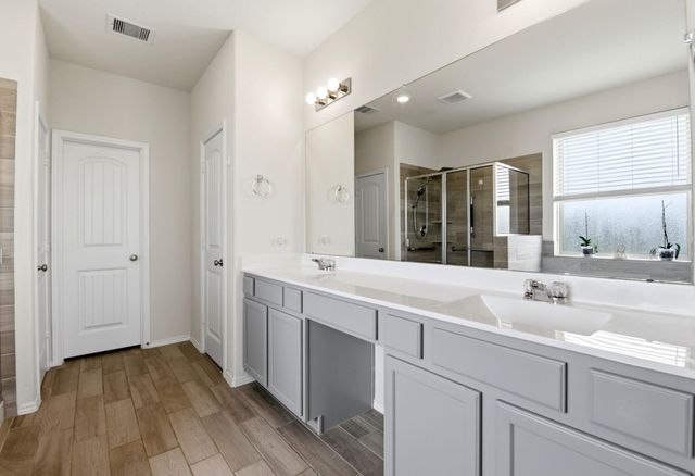 693 Forest Bend Lane, La Marque, TX 77568