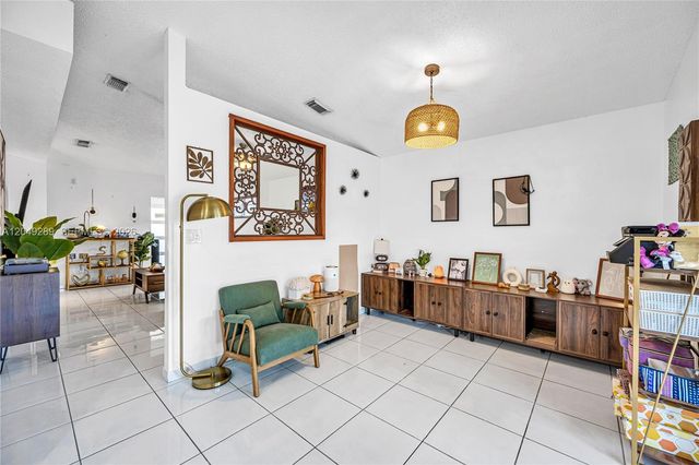 7256 W 34th Ln, Hialeah, FL 33018