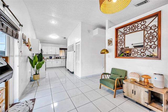 7256 W 34th Ln, Hialeah, FL 33018