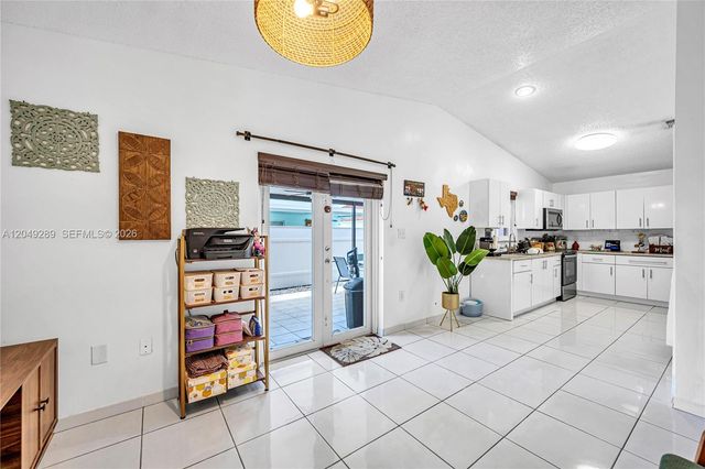 7256 W 34th Ln, Hialeah, FL 33018