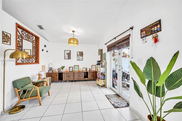 7256 W 34th Ln, Hialeah, FL 33018
