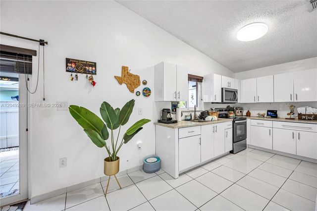 7256 W 34th Ln, Hialeah, FL 33018