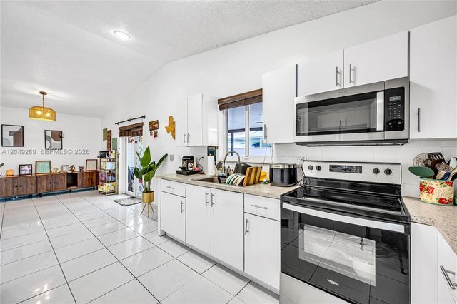 7256 W 34th Ln, Hialeah, FL 33018