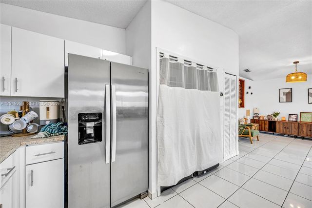 7256 W 34th Ln, Hialeah, FL 33018