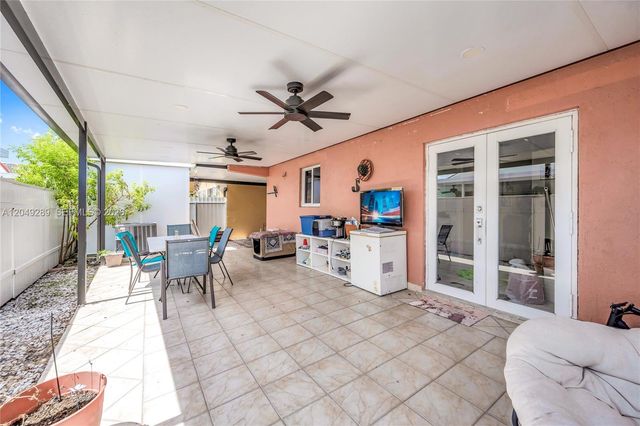 7256 W 34th Ln, Hialeah, FL 33018
