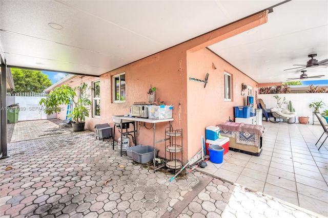 7256 W 34th Ln, Hialeah, FL 33018