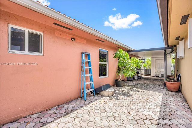 7256 W 34th Ln, Hialeah, FL 33018