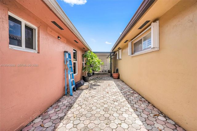 7256 W 34th Ln, Hialeah, FL 33018